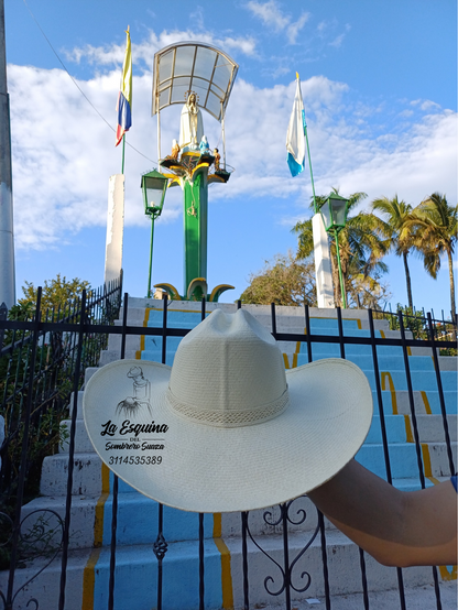 Sombrero suaceño estilo tres canales